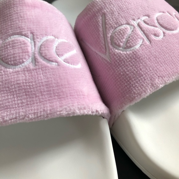 Versace Logo Embroidered Slides - Picture 5 of 13